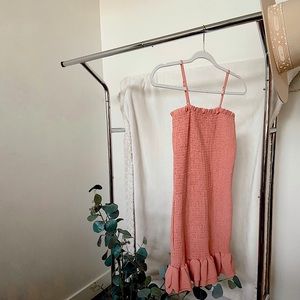 SOLD Pink shirred/ruffle hem body-con dress 🌷